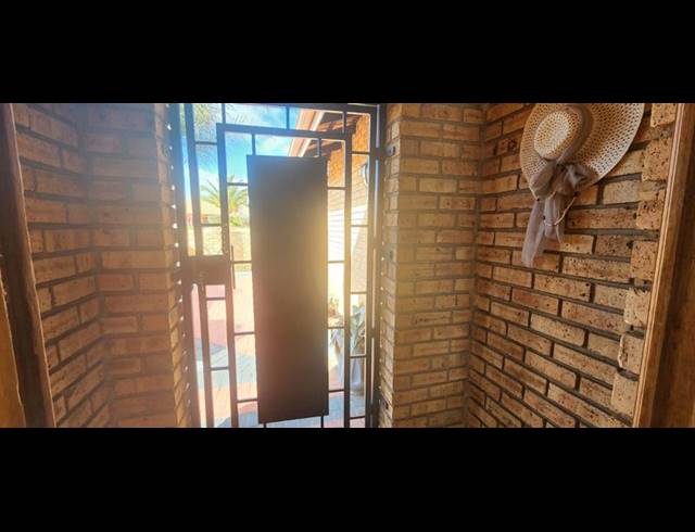 2 BEDROOM TOWNHOUSE FOR SALE IN EIKE PARK